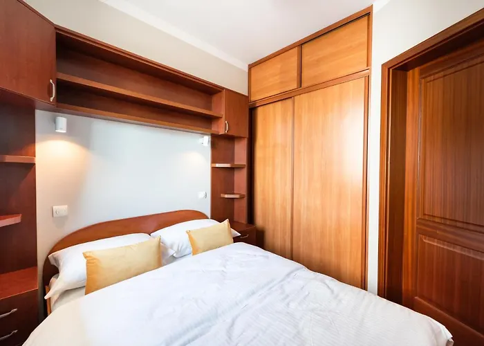 Metro Wilanowska Homely Apartment