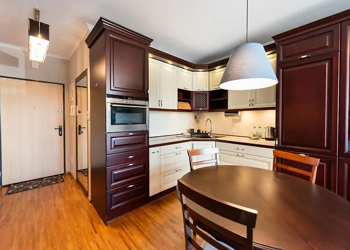 Metro Wilanowska Homely Apartment